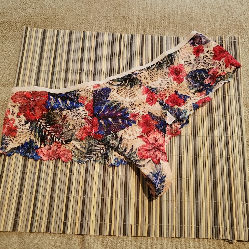 NWOT PINK VS THONG